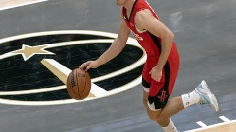 卡利亚里对决蒙扎：米纳与马泰奥-普拉蒂领衔首发，凯塔-巴尔德、丹布罗西奥登场亮相